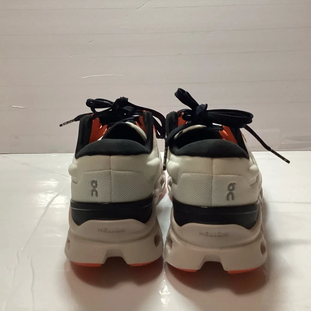 On Running Cloudstratus 3 shoes in undyed-white and sand. Women’s size 6 - Picture 6 of 11